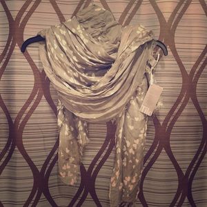 Tilo Heart Scarf 🖤